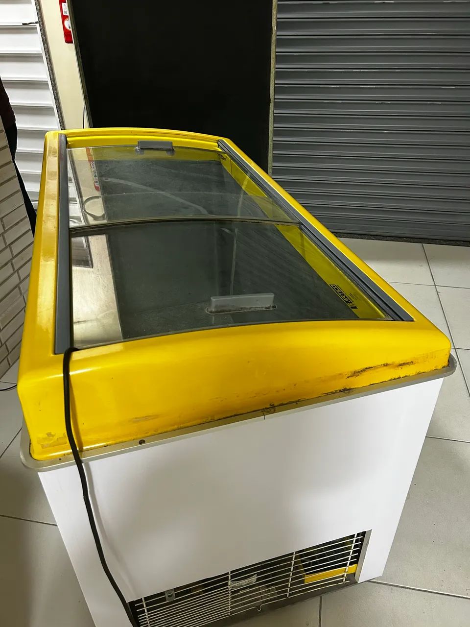 Freezer Tampa de vidro 450 litros. - Foto 2