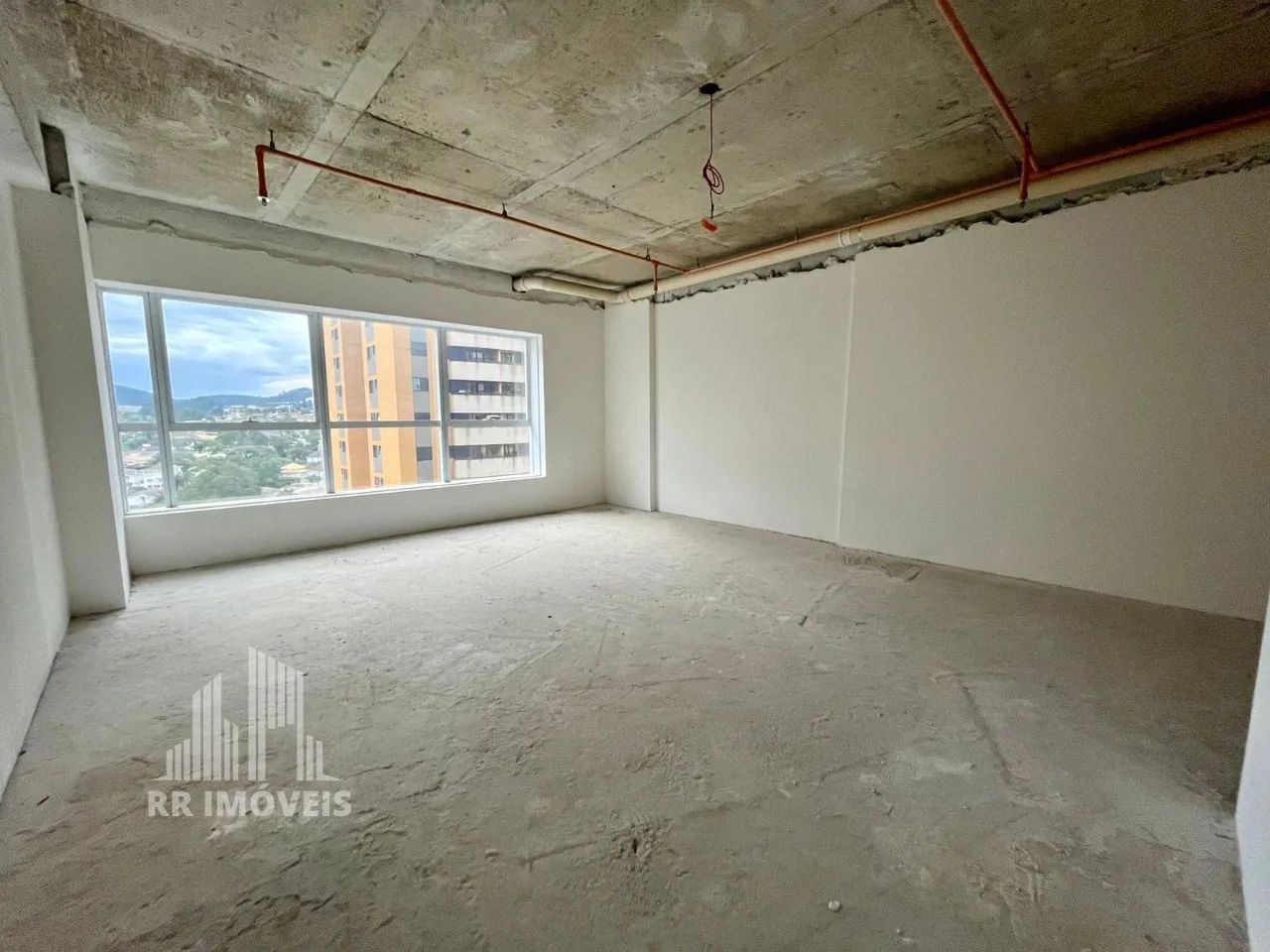 RR8004 Sala Comercial 50m² EDIFÍCIO TREND TOWER - OPORTUNIDADE - 1 Vaga de Garagem - Barue