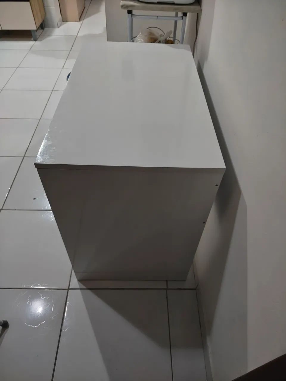 ? VENDO ESCRIVANINHA / MESA BRANCA COM GAVETA - Foto 3