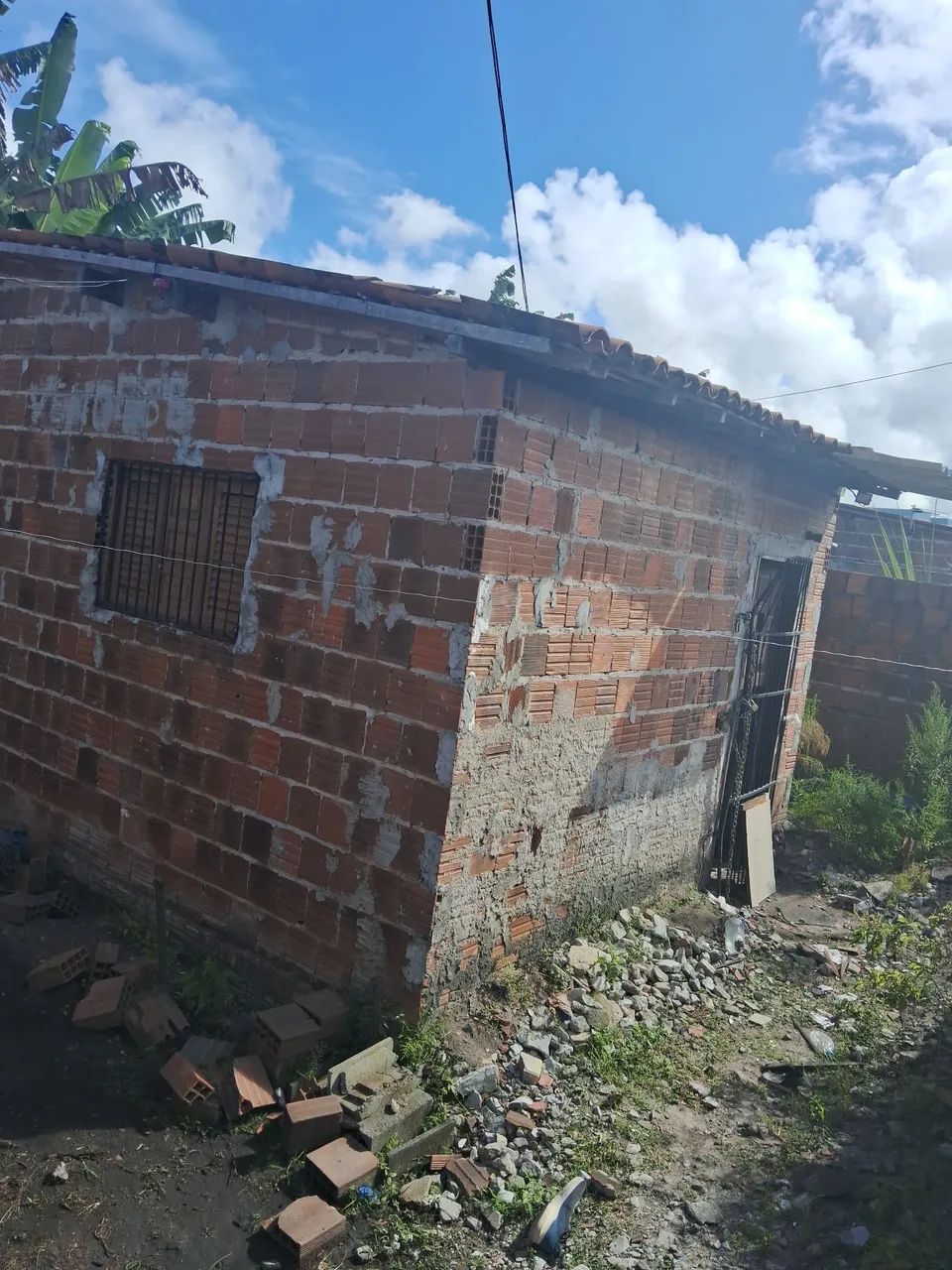 Vende-se casa com 2 terrenos - Foto 3