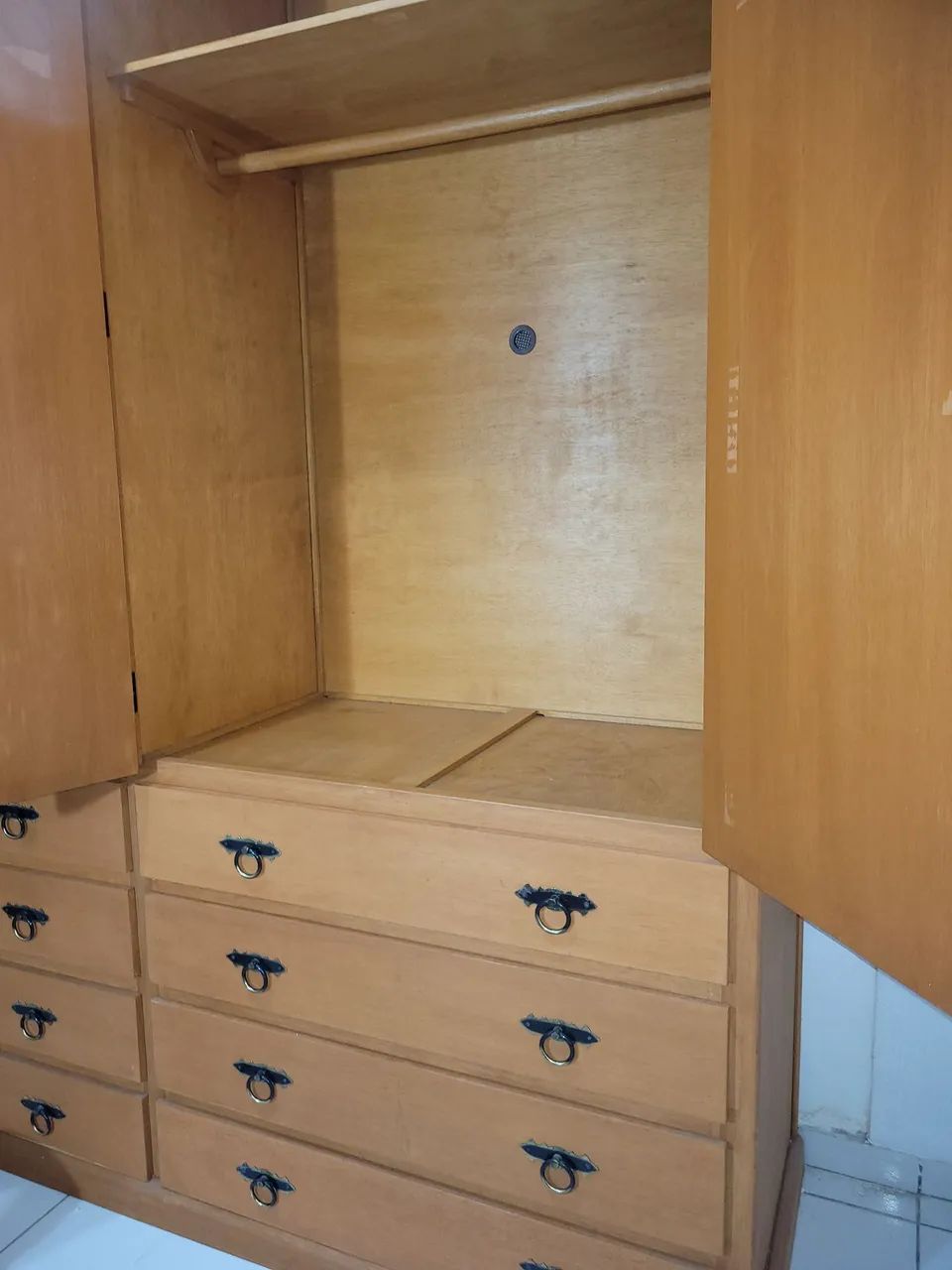 Guarda roupa de madeira  - Foto 3