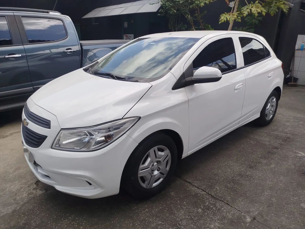 Chevrolet Onix ONIX HATCH Joy 1.0 8V Flex 5p Mec. 2017