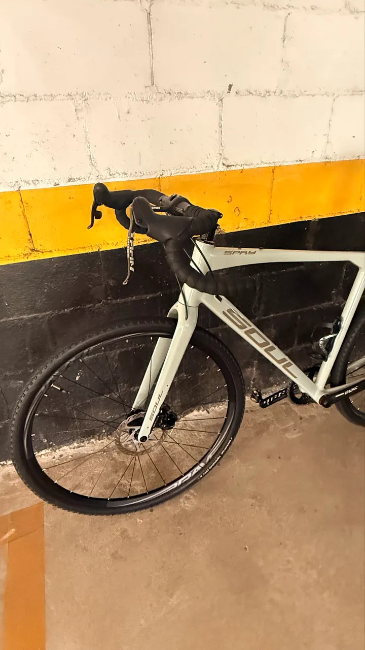 Bike GT Grade Sport Garfo Carbono Quadro Alum. c/ detalhe 10v