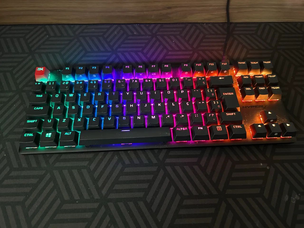 Teclado gamer hyperx
