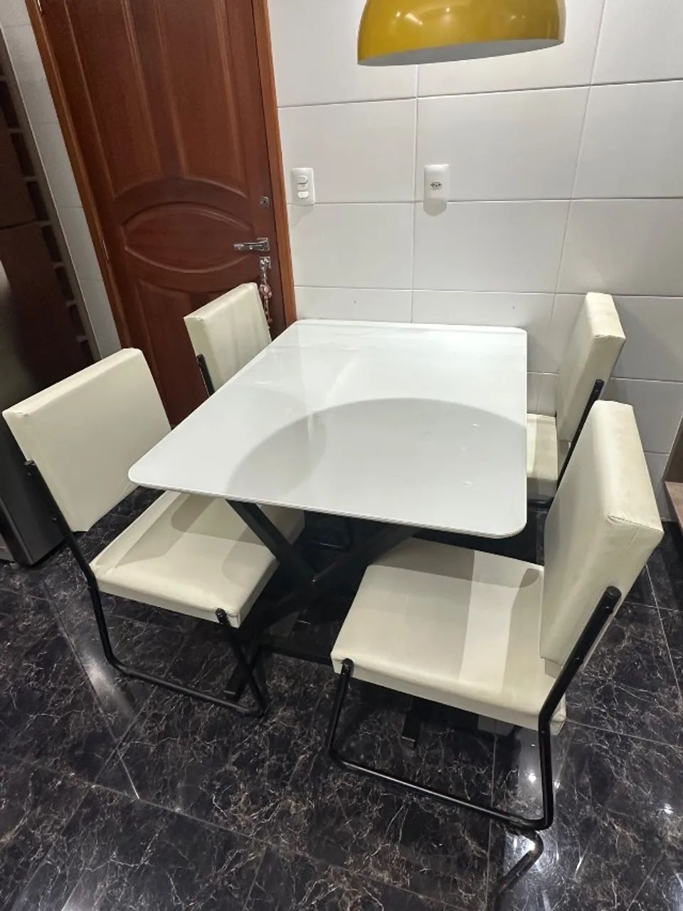 Conjunto mesa de jantar com 4 cadeiras - Foto 2