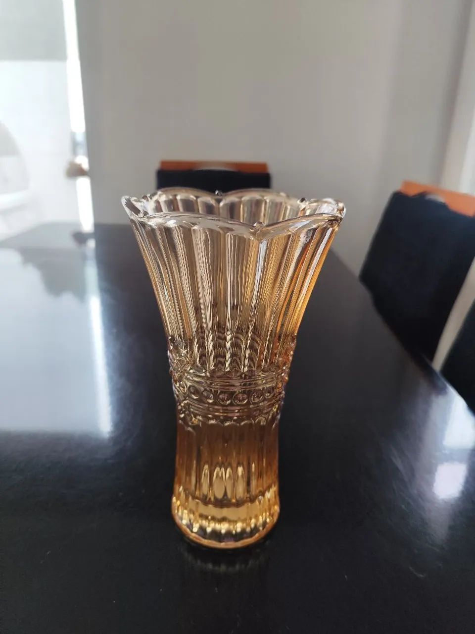 Vaso decorativo em âmbar 