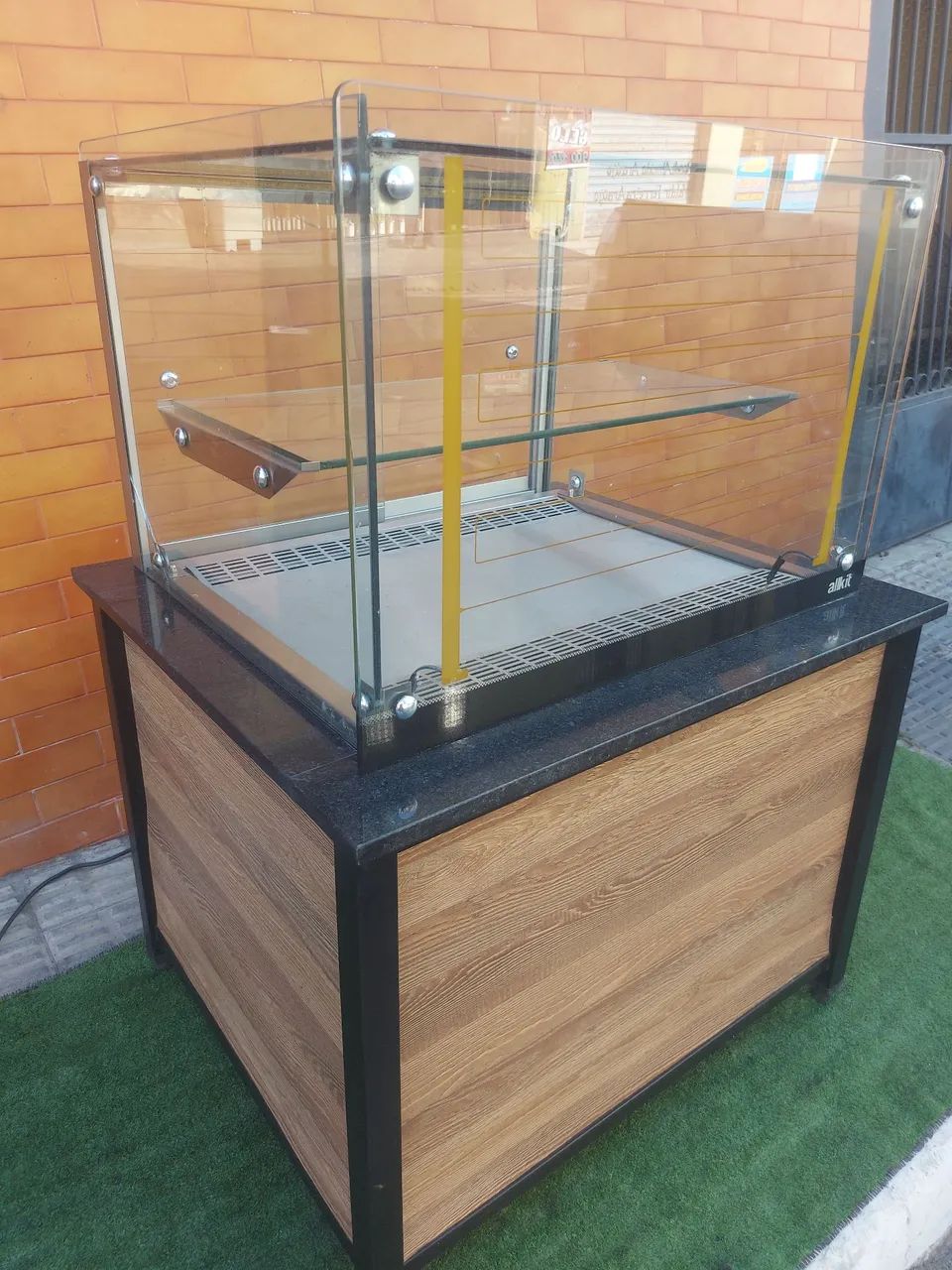 Vitine refrigerada balcao 220 vts 