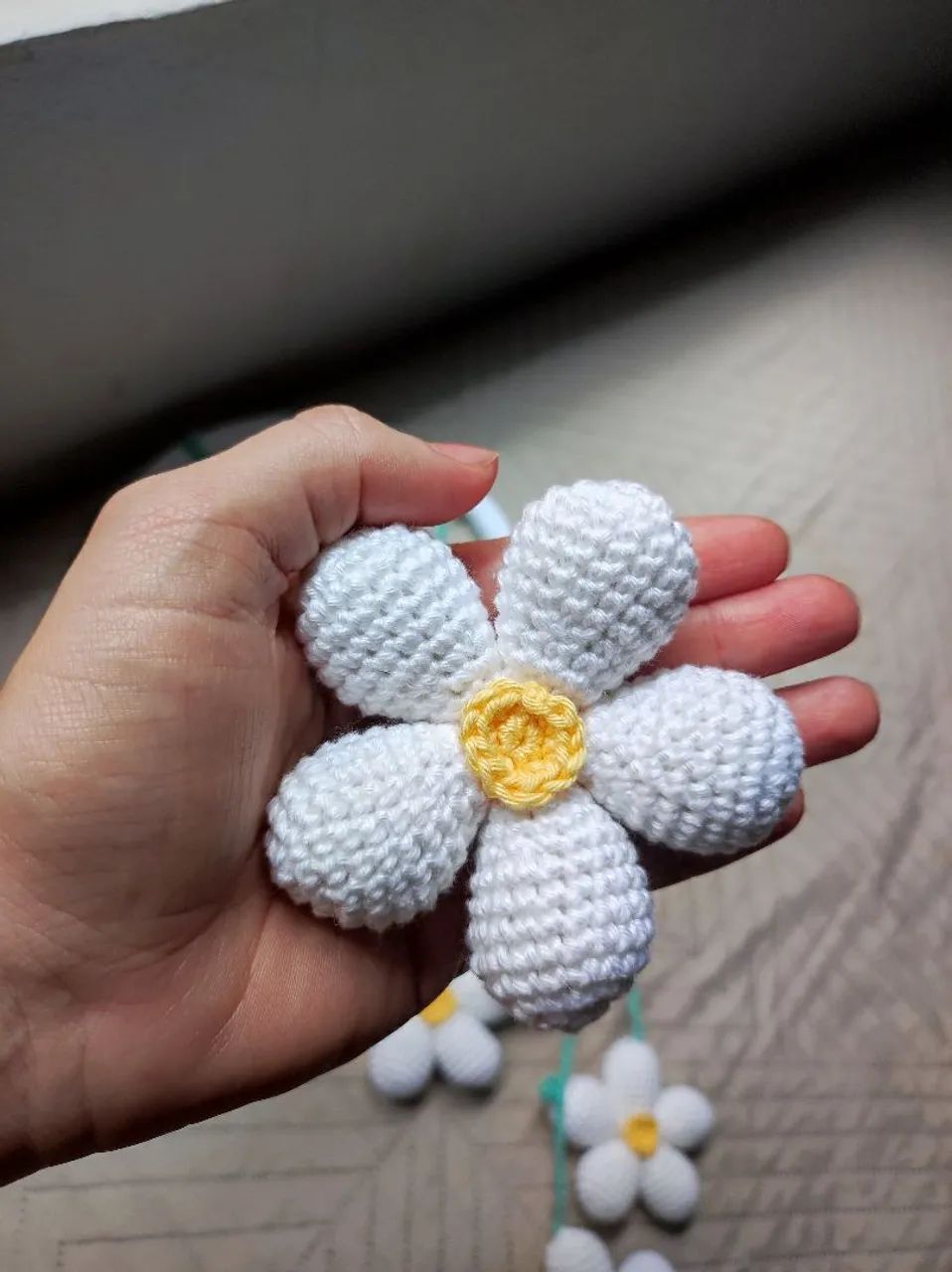 Móbile de berço com flores de crochê - Foto 2