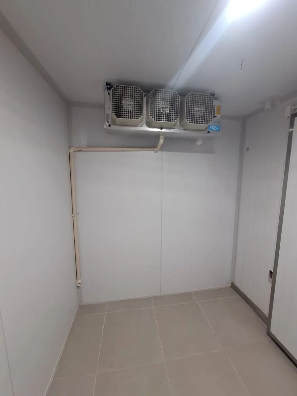 Câmara Fria c/Porta de Correr 