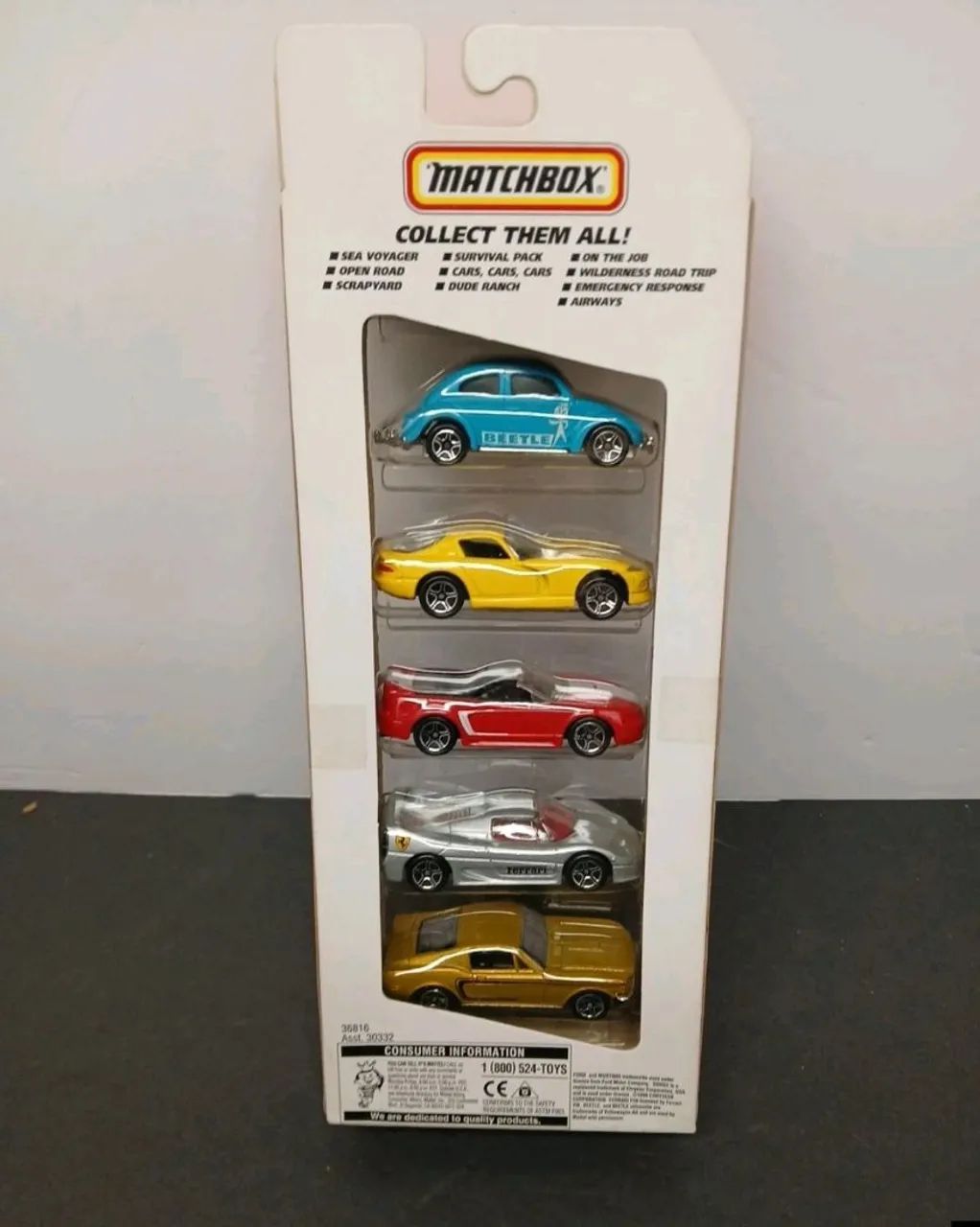 de 5 carrinhos Matchbox, modelos exclusivos: Ferrari, Viper e Beetle. - Foto 2