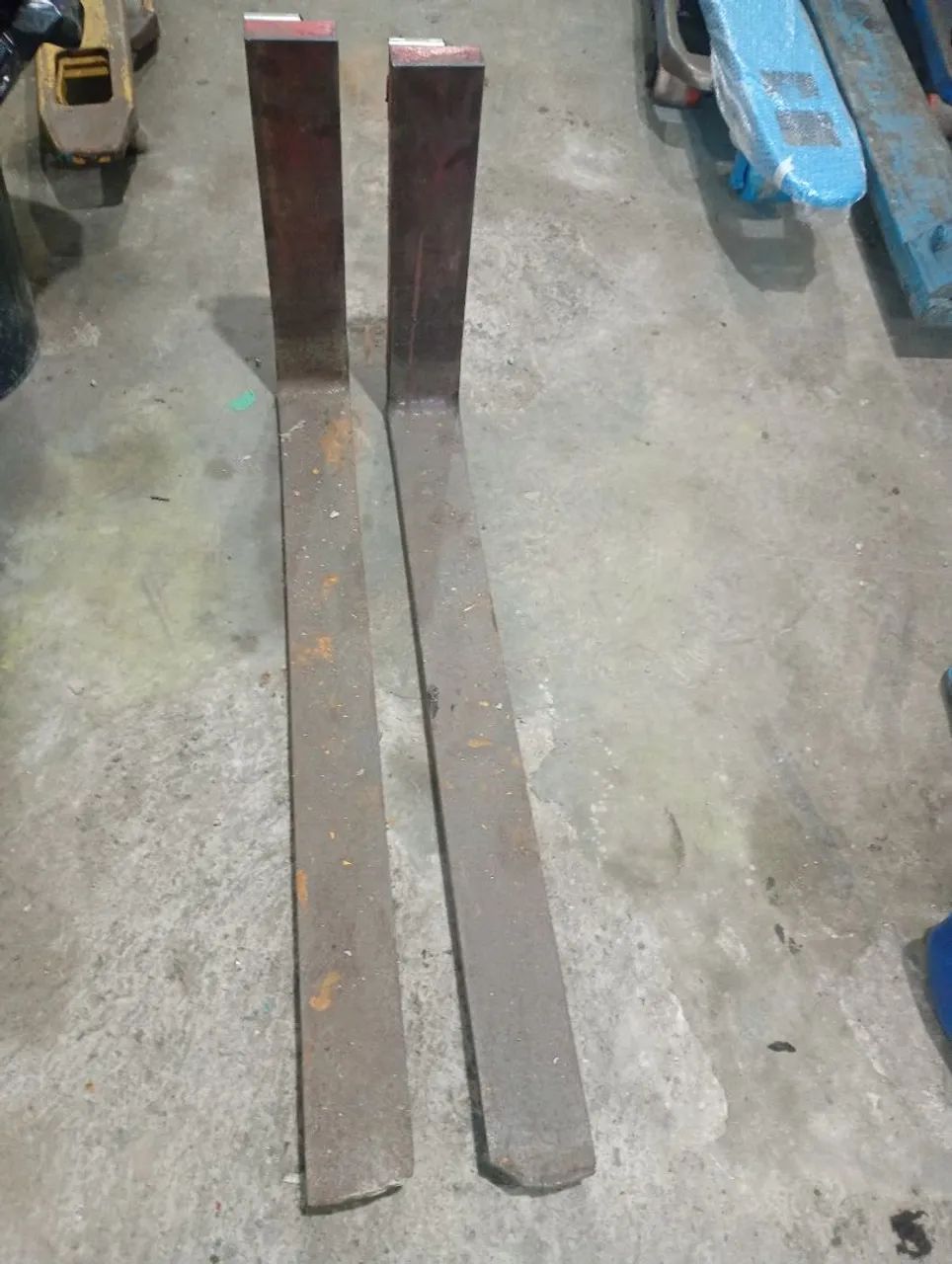 Par de garfos universalpara empilhadeira de 2,5 valor 1400