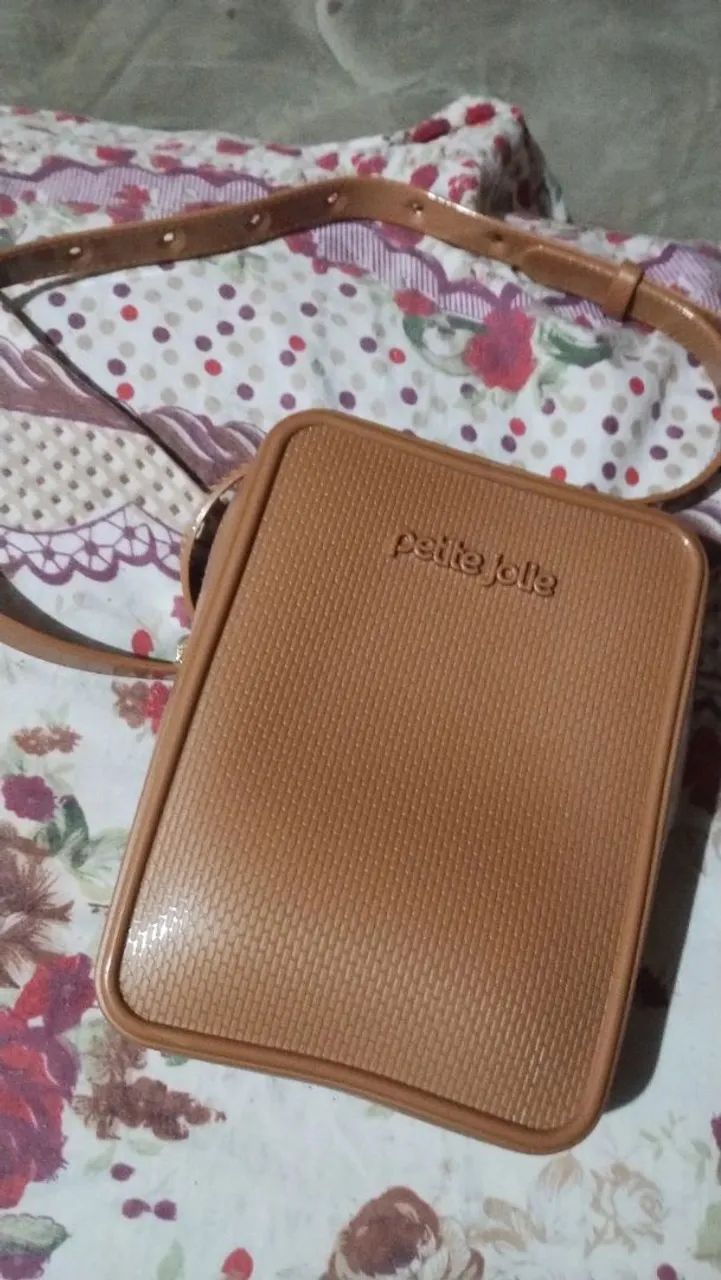Vendo uma bolsa da petite jolie