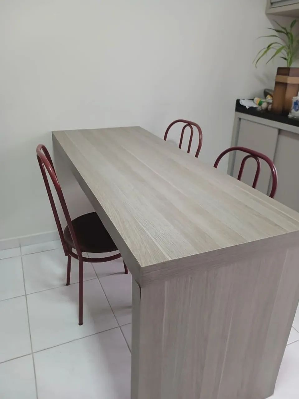 Mesa de parede com 3 cadeiras 