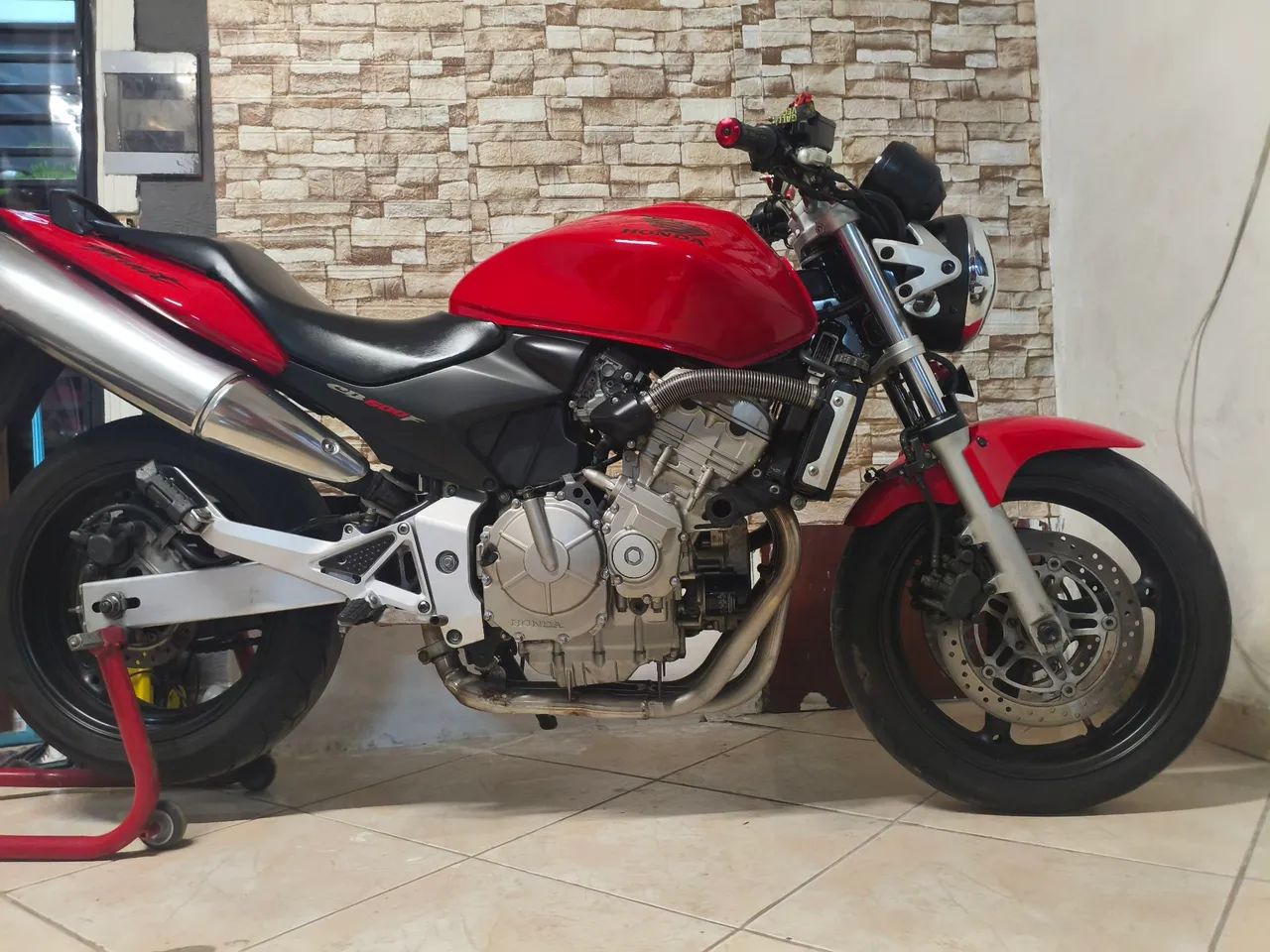 Hornet carburada  - Foto 2