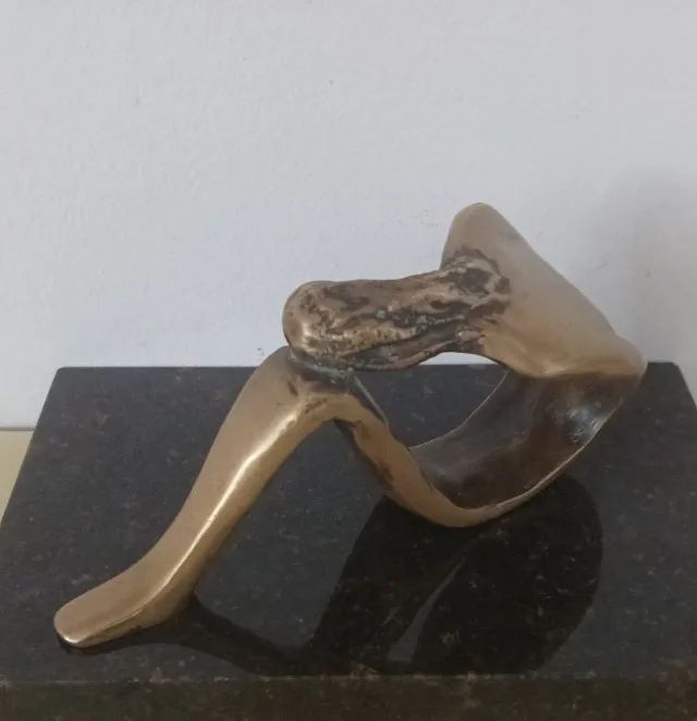 Escultura em bronze assinada E. C. Mindlin - 14,5 x 6,5 cm - Foto 4