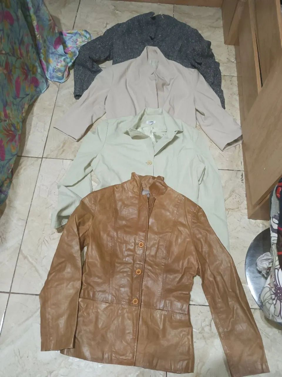 1 JAQUETA E 3 BLAZER TIPO TERNINHO, LEIA O ANÚNCIO 