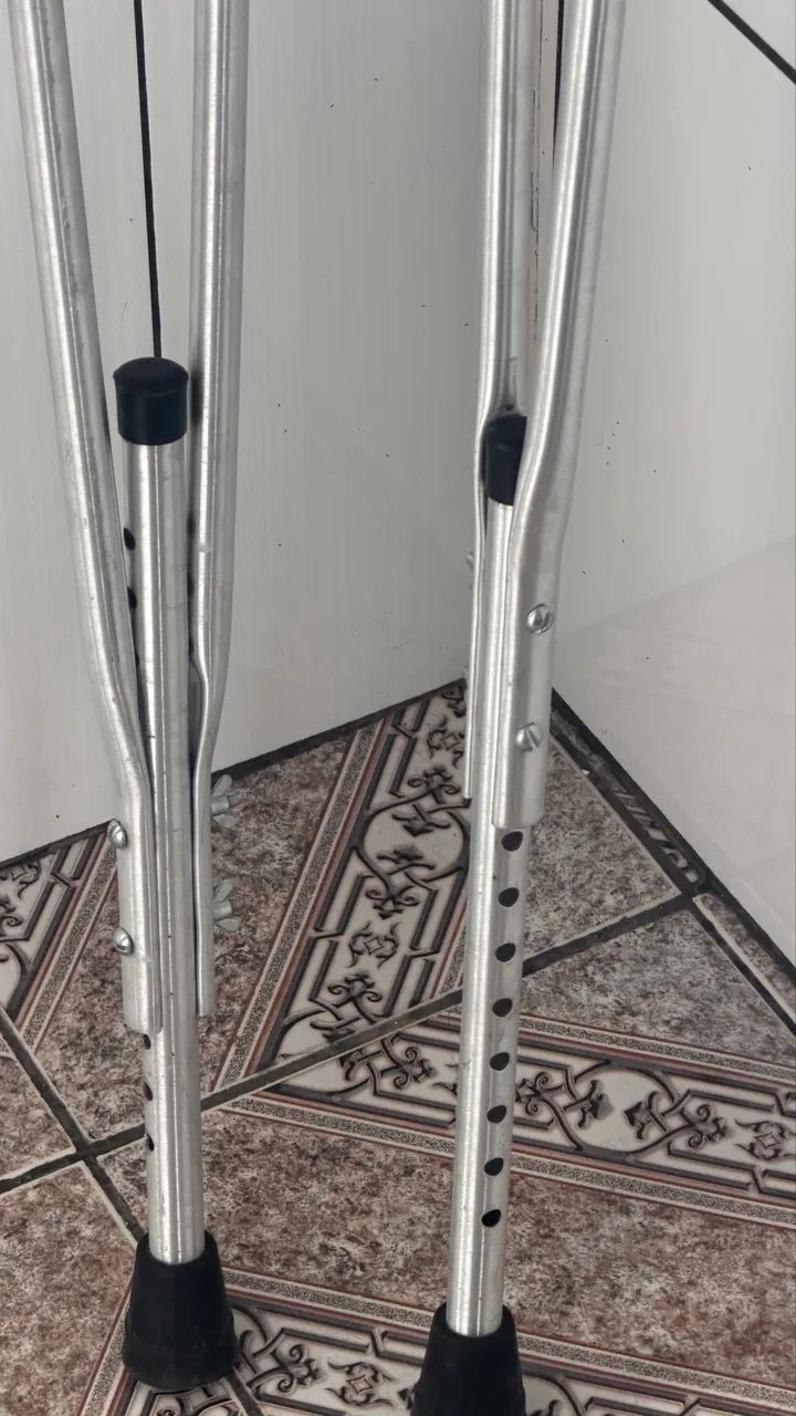 Muleta semi-nova usei pouco - Foto 2