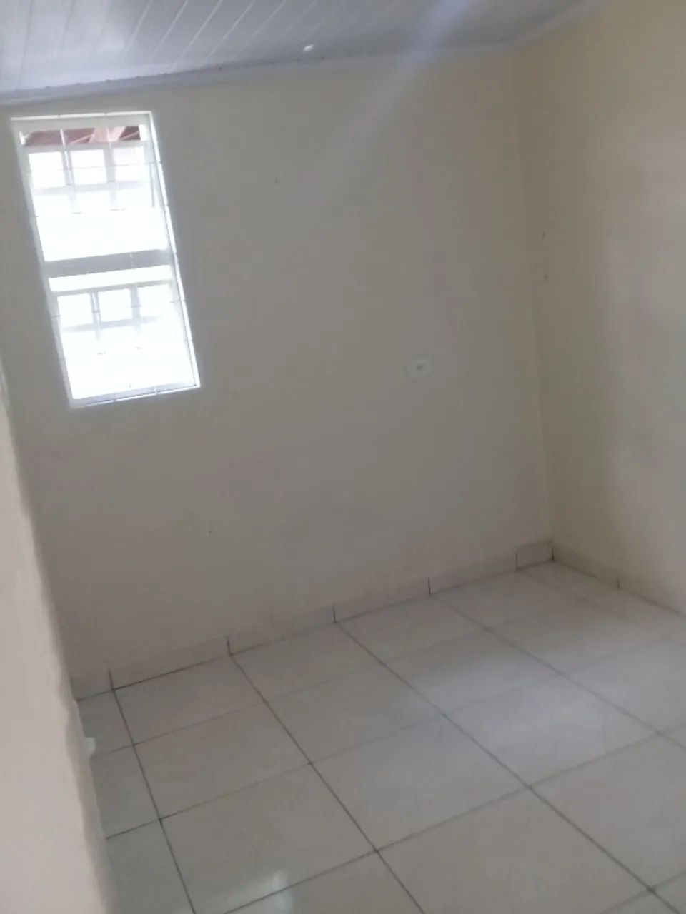 Alugo casa pequena