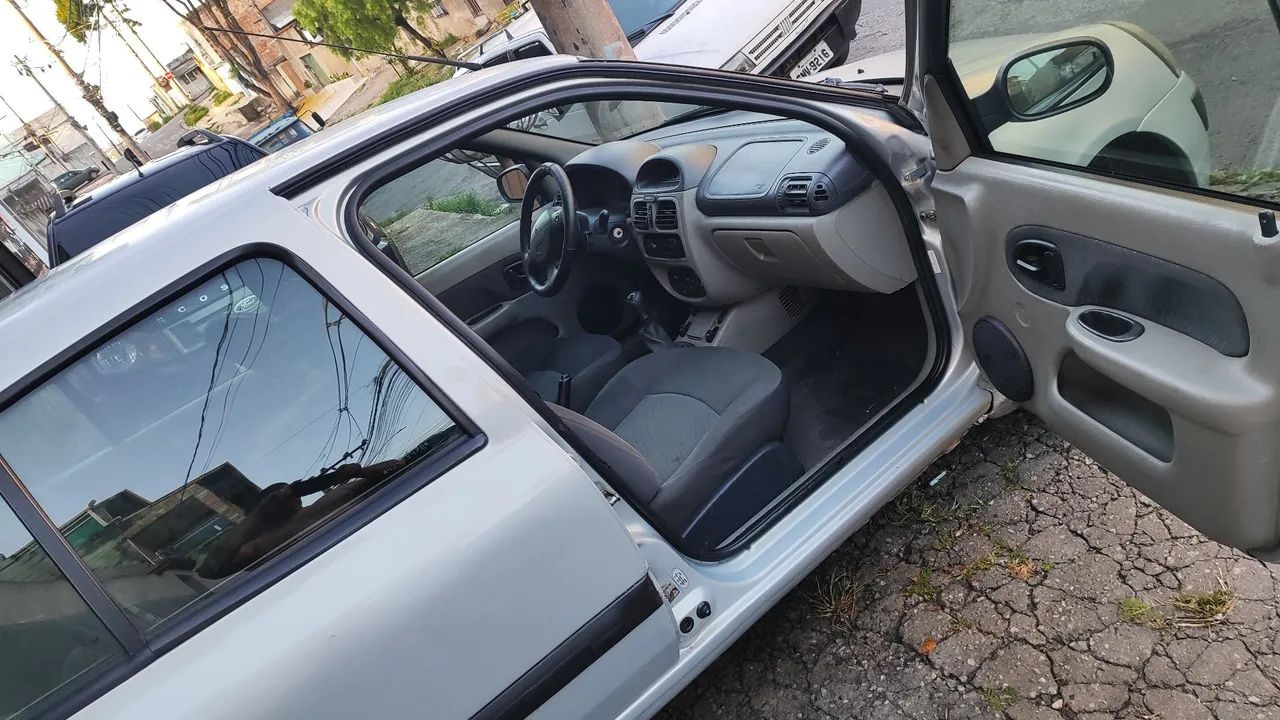 Renault Clio Clio RT/ Privil. 1.0/1.0 Hi-Power 16V 5p 2004