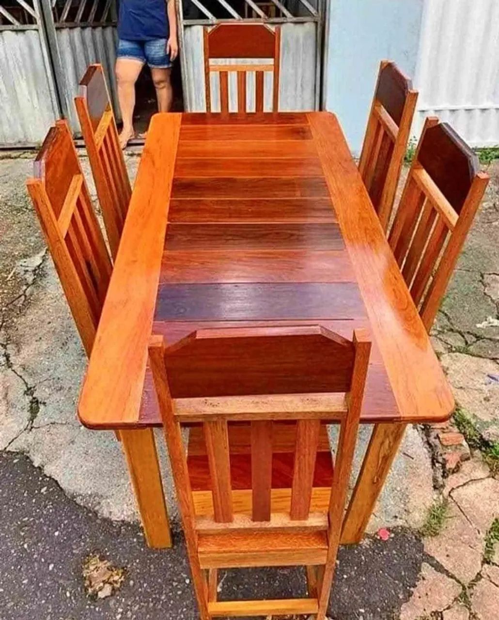 VENDO MESA DE MADEIRA COM 4 6 8 10 12 CADEIRAS  - Foto 2