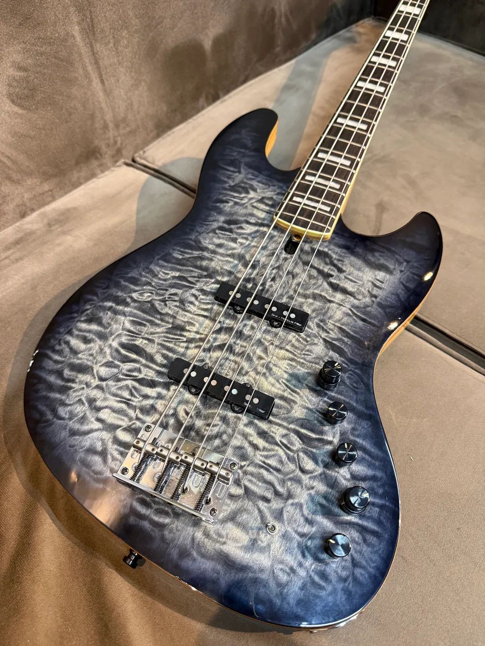 Baixo Sire V9 2gen 4 cordas