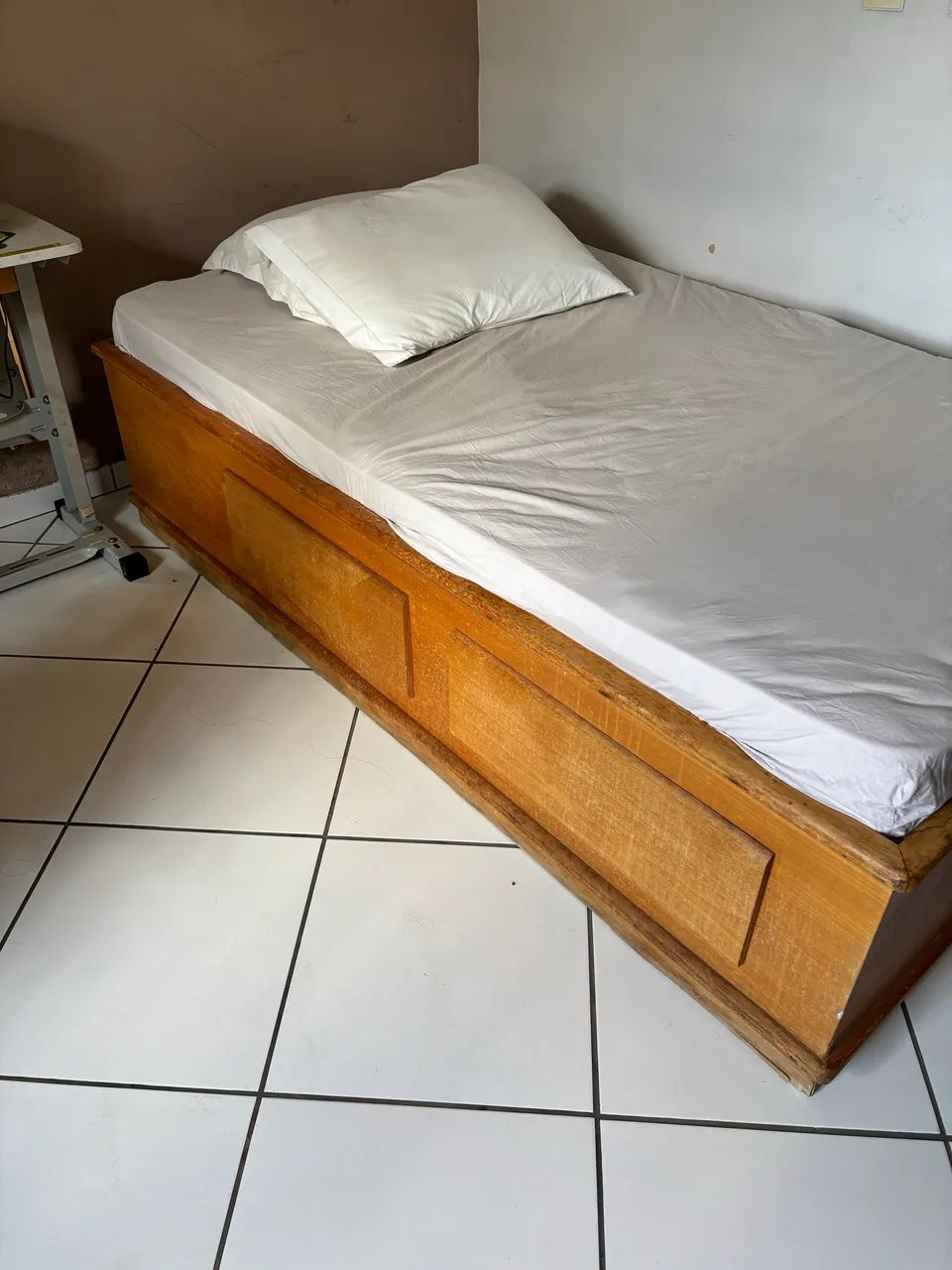 Cama solteirão Madeira com colchão usado  - Foto 2