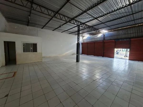 Galpão de aproximadamente 170m² com 1 deposito. - Foto 2