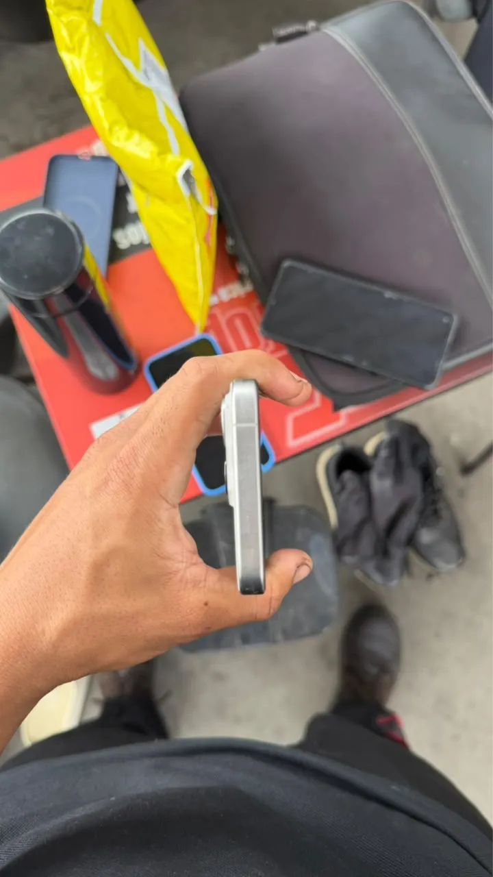 IPHONE 15 PRO - Foto 4