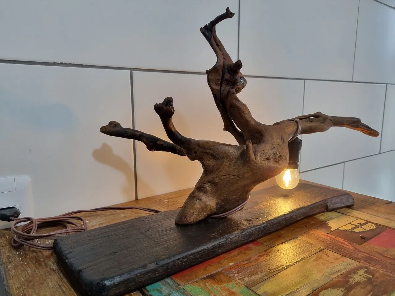 Luminária escultura em madeira  - Foto 3
