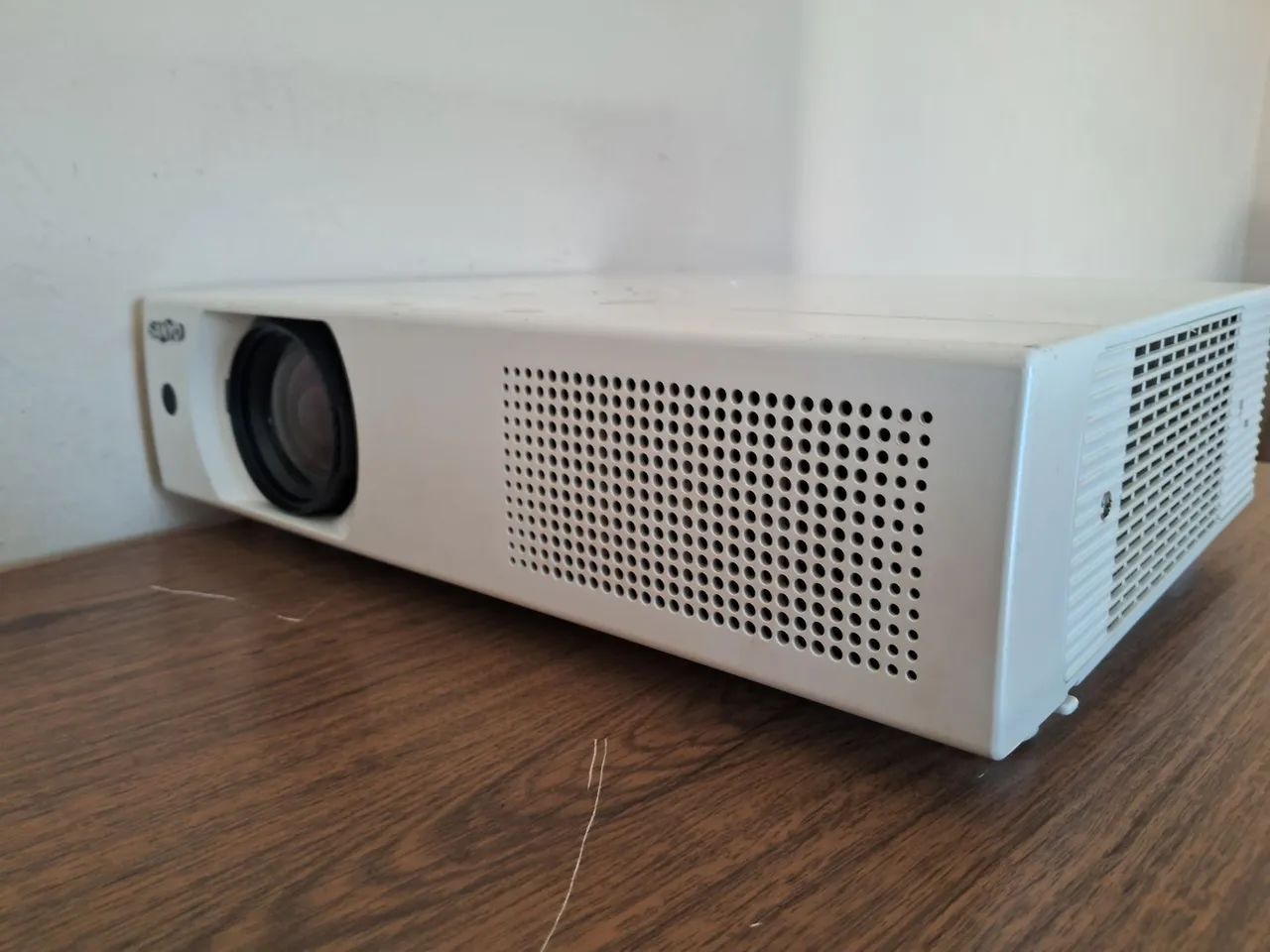 Projetor  Sanyo  XU106  - Foto 5