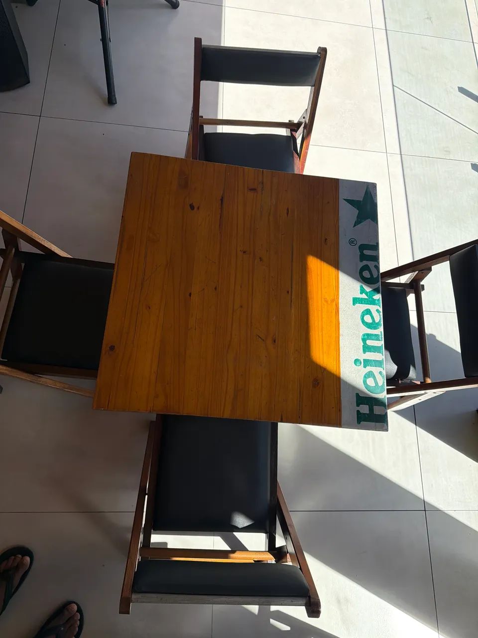 Mesa e cadeira 