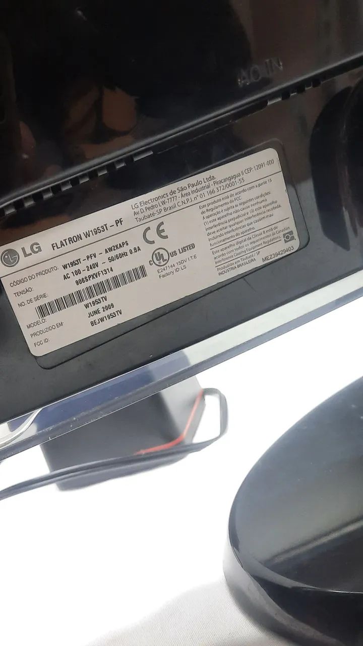 Monitor Flatron LG 19 polegadas + acessórios,  (tudo que está na foto) - Foto 4