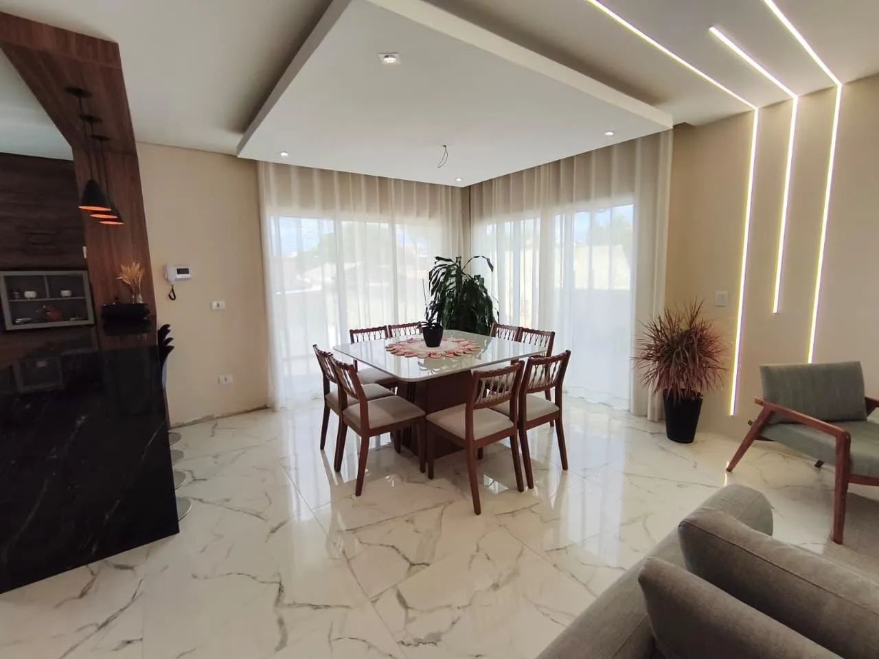 Casa ampla e documentada no Xaxim com 5 quartos, suíte e garagem para 6 carros - Foto 2