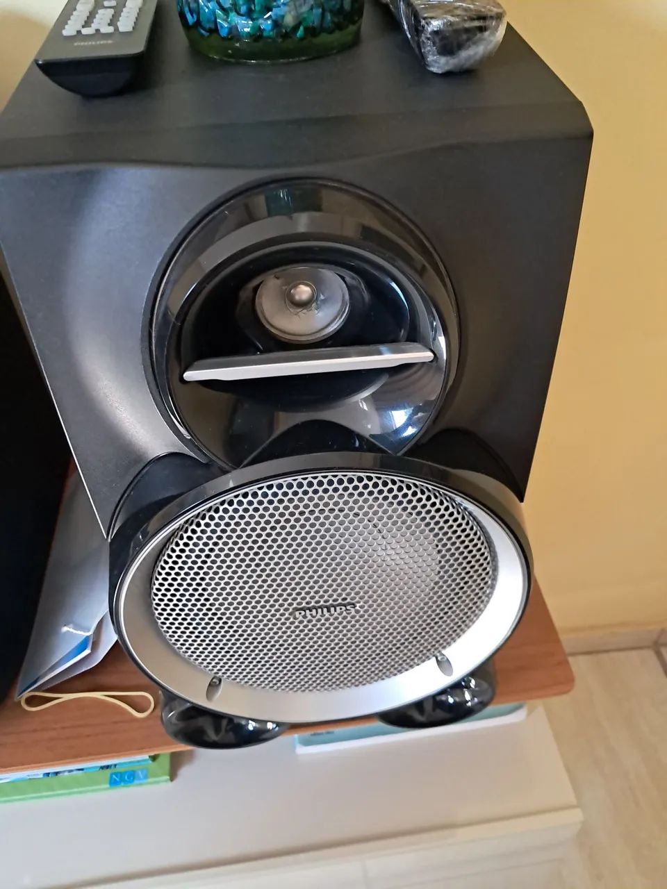 Vendo som Philips com defeito 3 caixas Grandes  - Foto 2