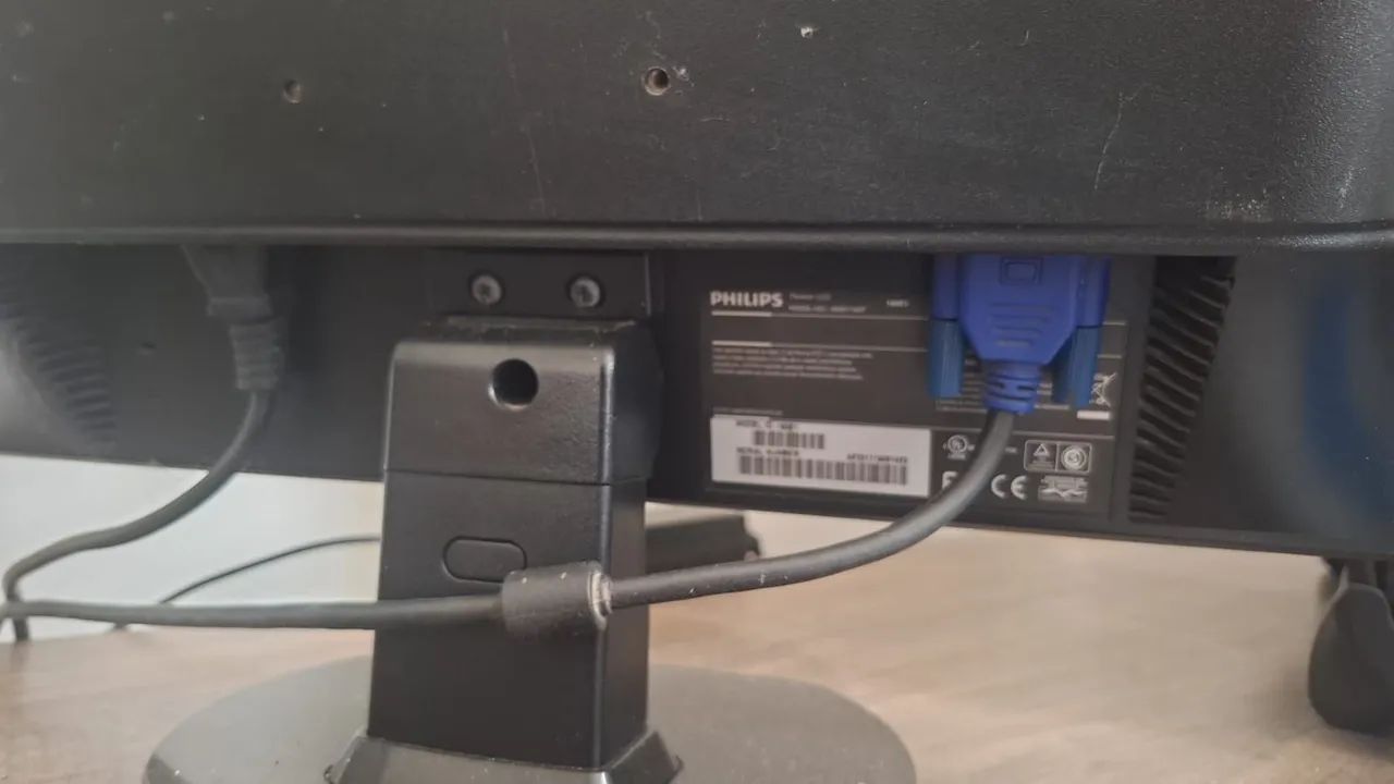 Monitores usados + cabos - Foto 3