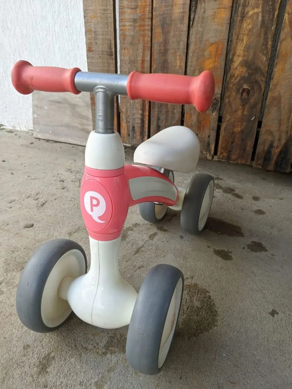 Berço capitonê e bicicleta de equilibrio - Foto 4