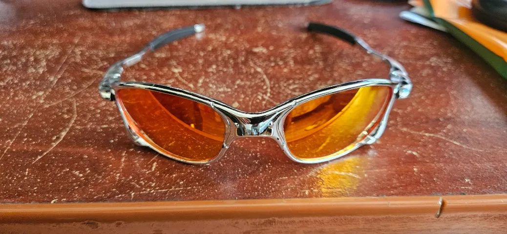 Óculos Escuros Prateado com Lente Laranja Âmbar