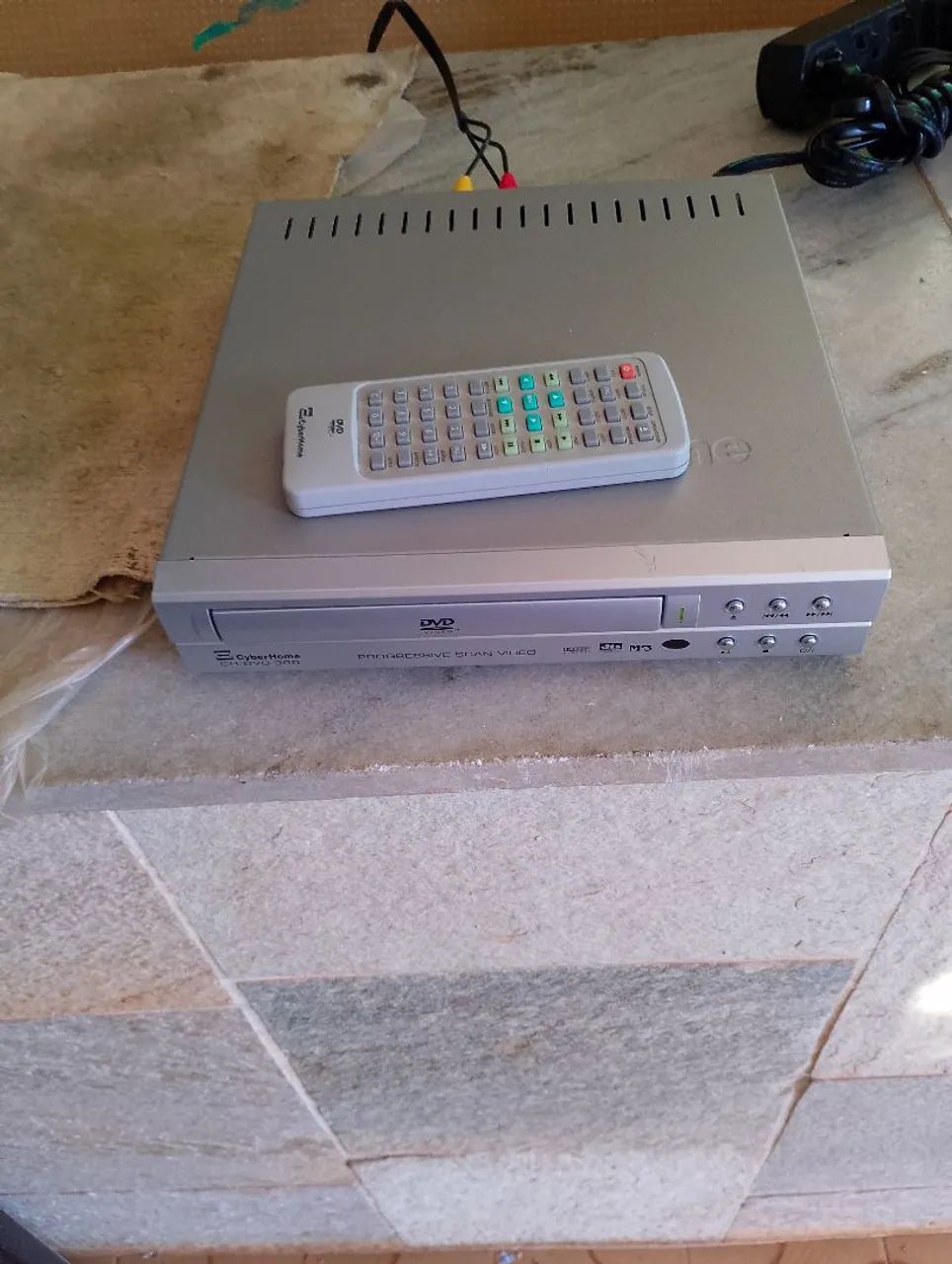Vendo dvd cyberhome com controle 