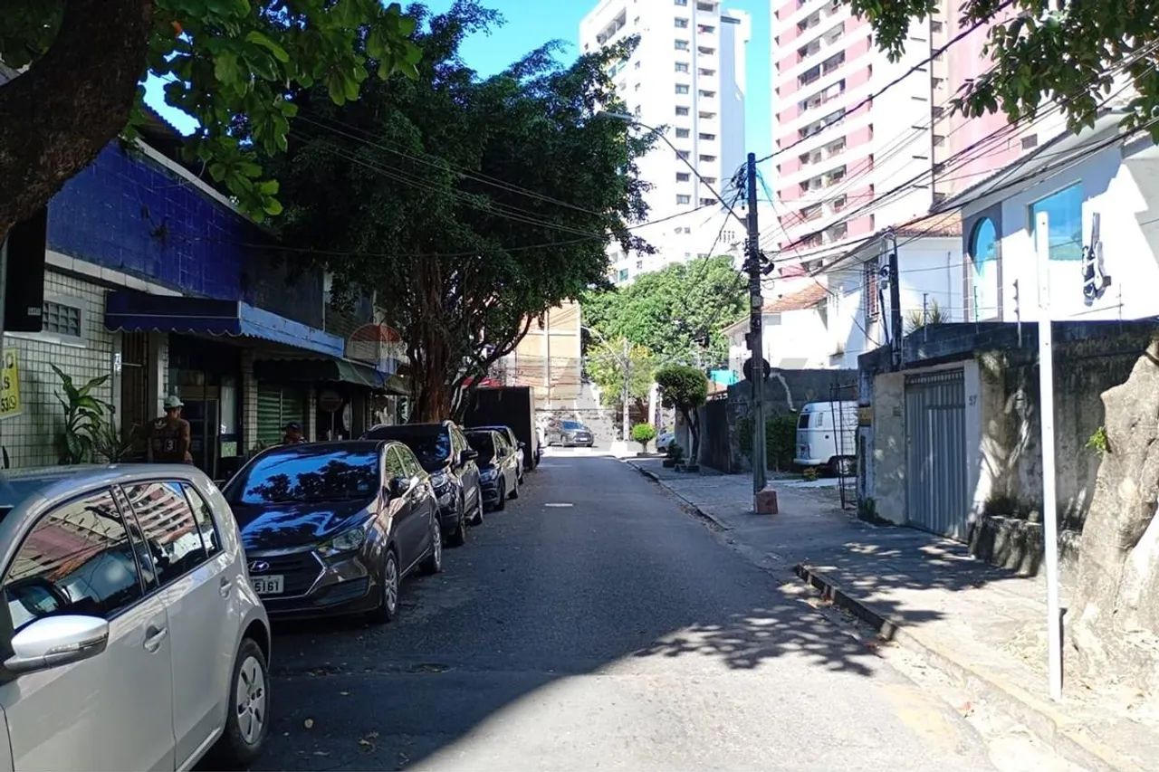 Casa Ampla na Madalena com 303m² | Residencial ou Comercial | 4 Quartos e 4 Vagas