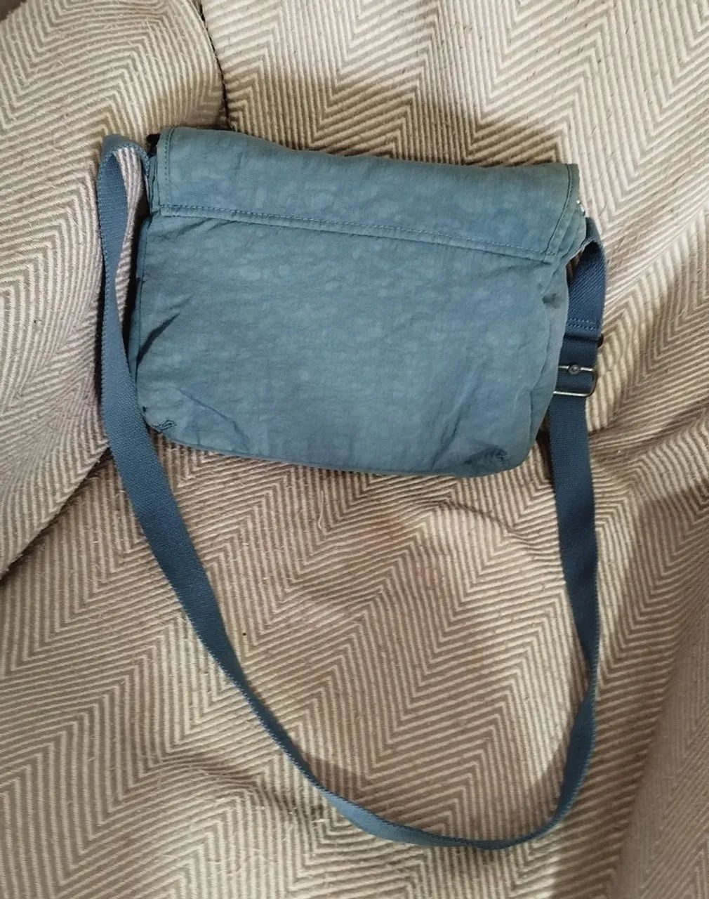 Bolsa carteiro Kipling azul  - Foto 4
