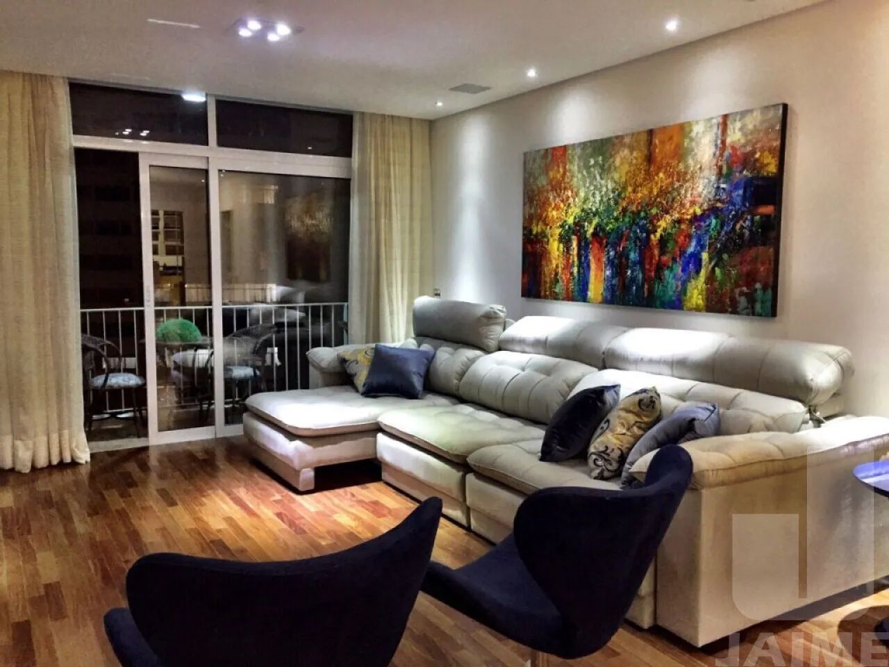 Apartamento todo reformado, pronto para morar.