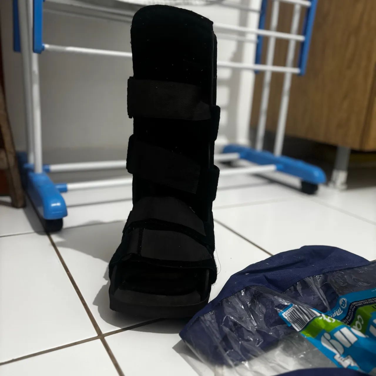 Bota ortopédica tamanho P - Foto 2