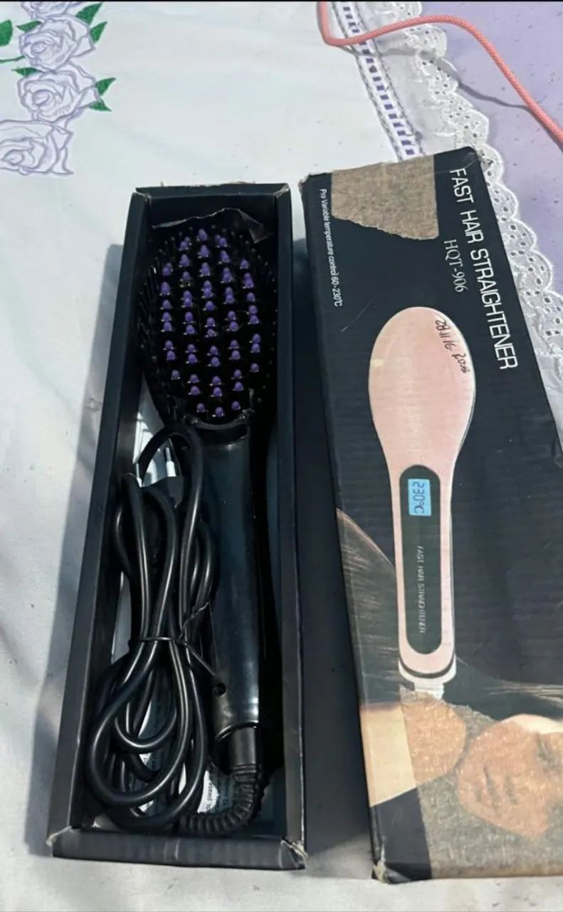 escova alisadoraEscova de cabelo elétrica Fast Hair Straightener HQT-906. 
