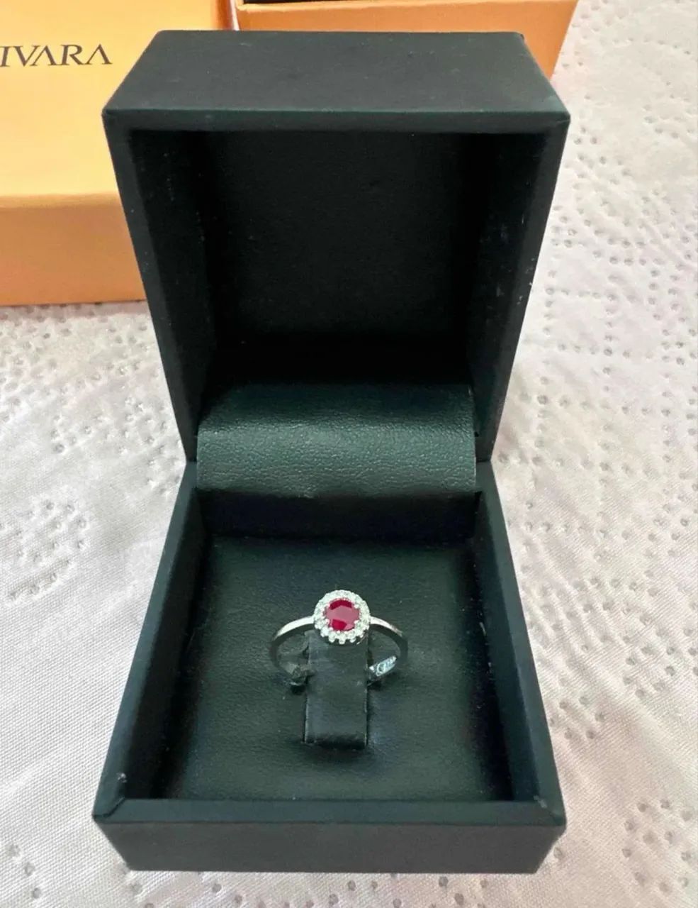 Anel Vivara em Ouro Branco 18k Com Rubi E Diamantes coleção Classic Oriental