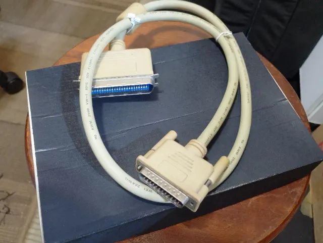 Cabos, Terminadores e Adaptadores SCSI
