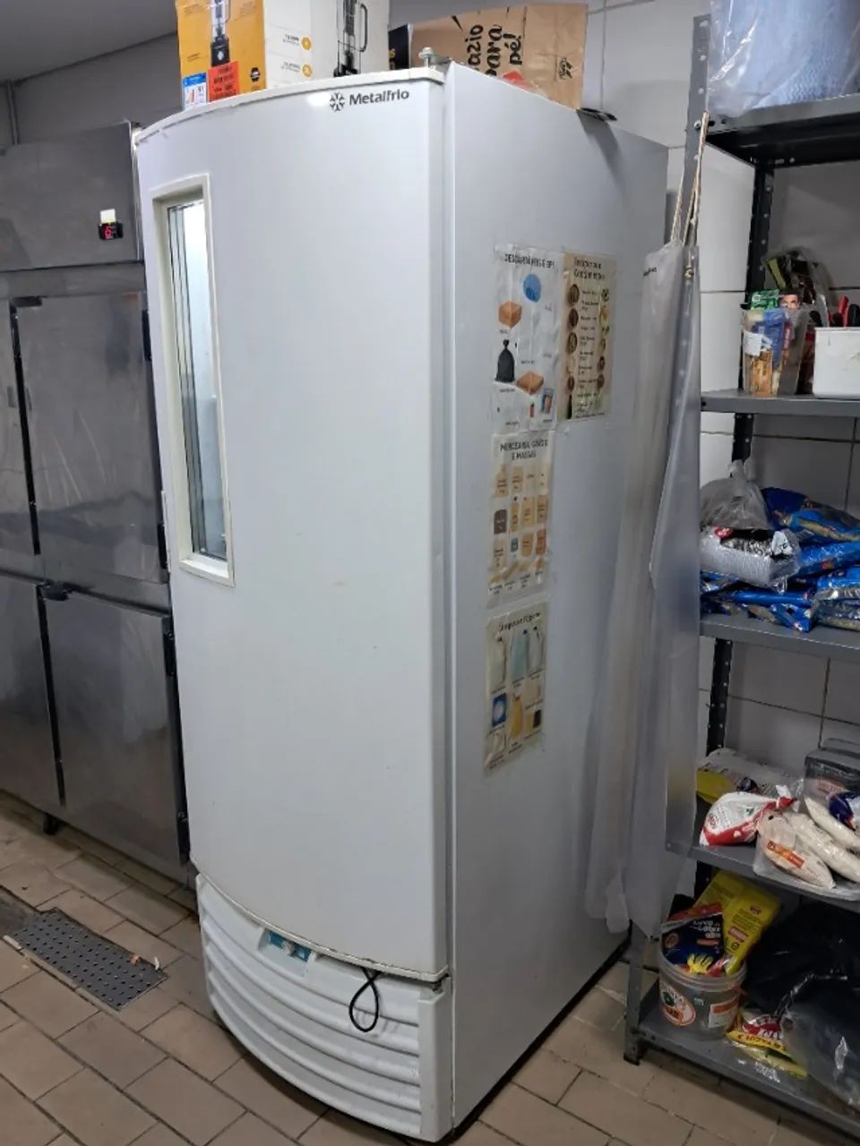 Freezer Vertical da marca Metalfrio - 531 litros - Foto 2