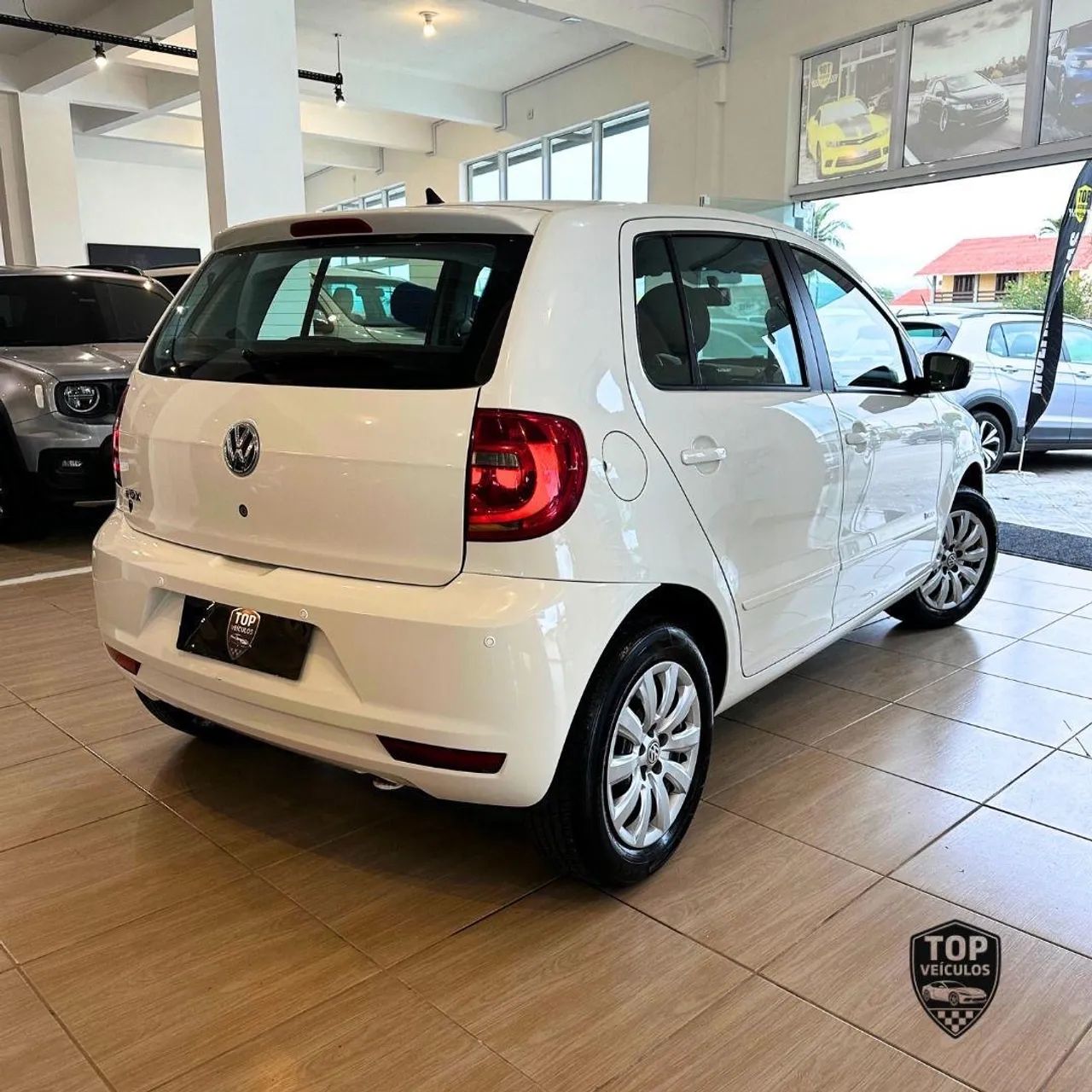 Volkswagen Fox 1.0 MI Total Flex 8V 5P 2014 - Foto 2