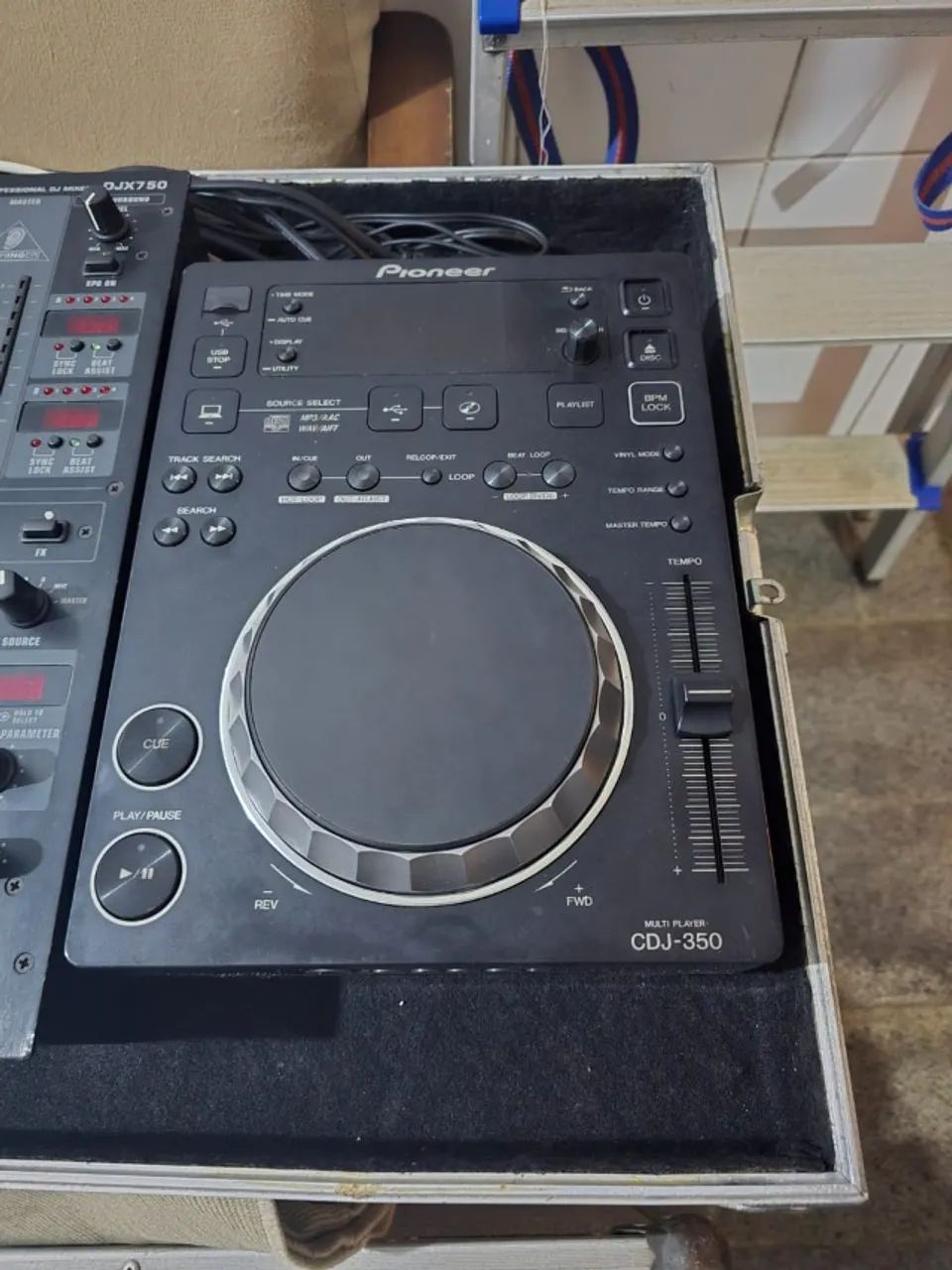 Par de CDJs Pioneer 350, mixer 750 e case - Foto 5