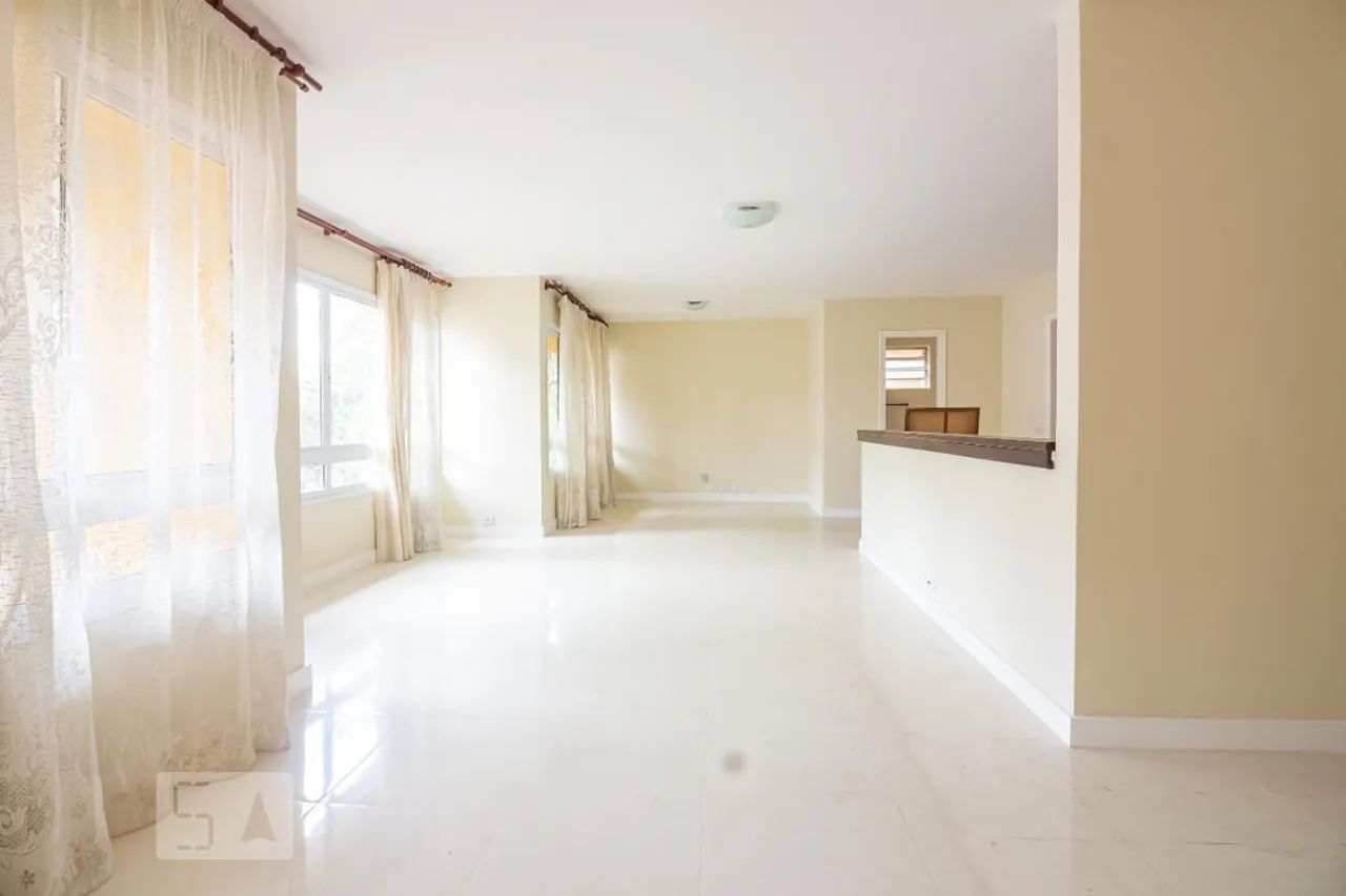 Casa à Venda - Centro, 4 Quartos, 300 m2