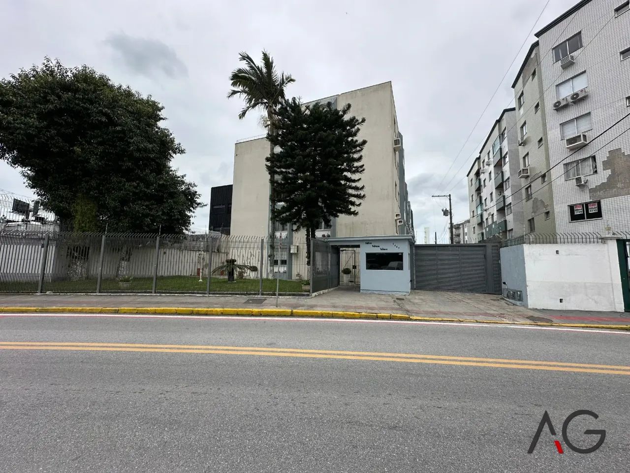 Apartamento para aluguel possui 60 m² com 2 quartos em Abraão - Florianópolis - SC